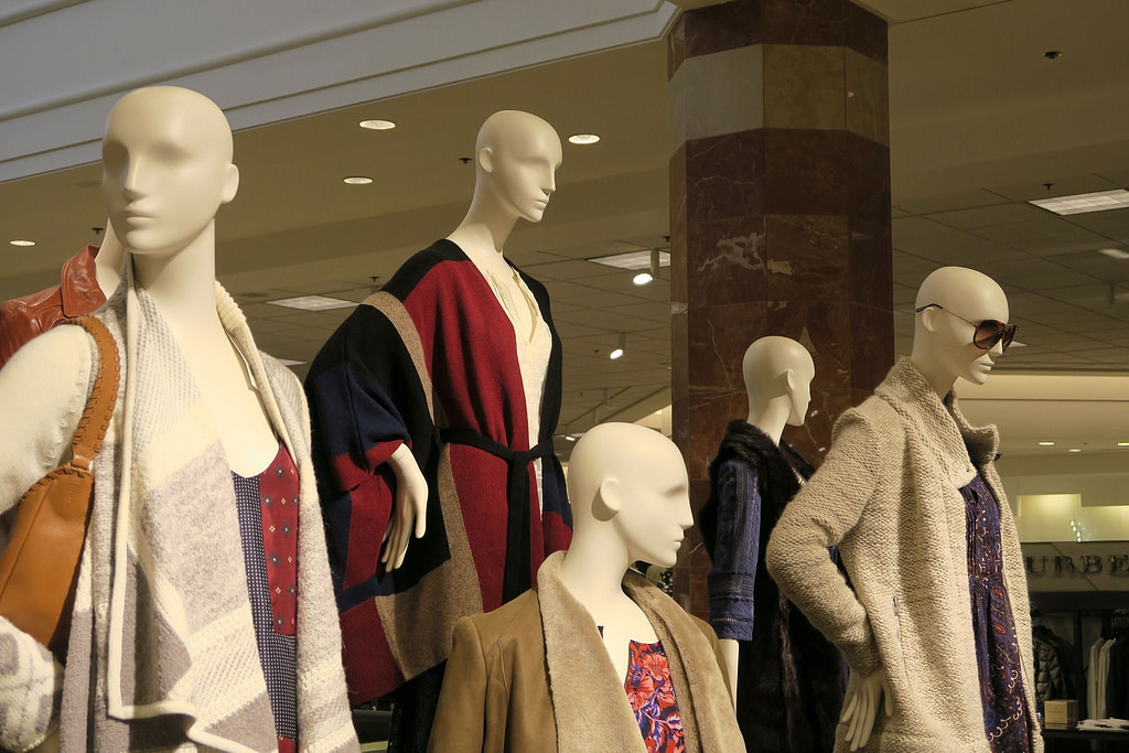 Scénariser l’offre pour susciter l’achat impulsif Mannequins dans un magasin