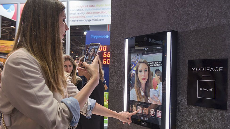 Réalité augmentée L’Oréal miroir connecté essayage couleurs de cheveux virtuelles